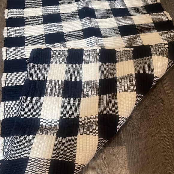 Rug - Picture 6 of 7